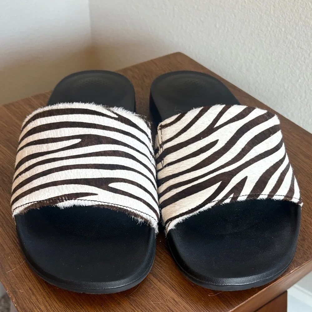 Fitflop EUC Iqushion Hair-on Leather Zebra Print Slides Women’s EU 42 / US 10